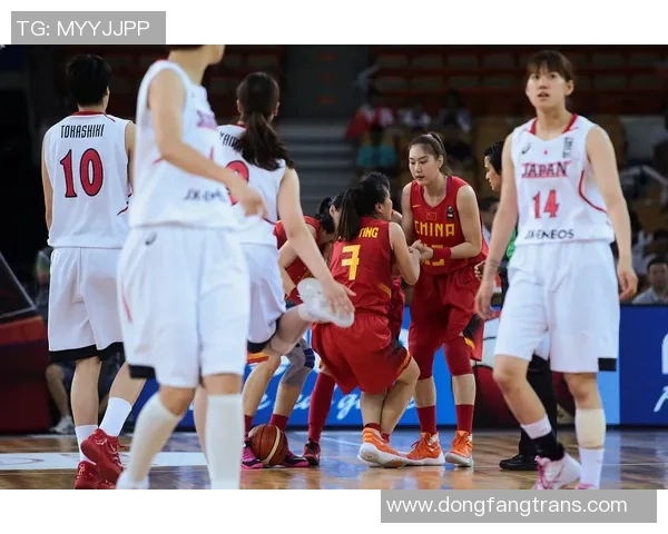 新疆女篮与广东女篮激战正酣谁能在赛场上笑到最后