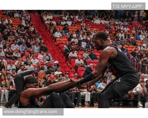 火箭队与76人队激战正酣球迷期待精彩对决与精彩瞬间 火箭队与76人队激战正酣球迷期待精彩对决与精彩瞬间