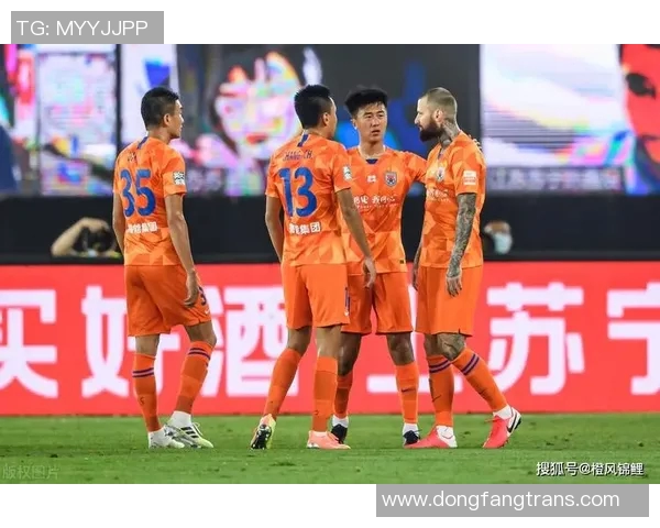 皇R与巴的激烈对抗裁判的判罚引发争议与讨论 皇R与巴的激烈对抗裁判的判罚引发争议与讨论